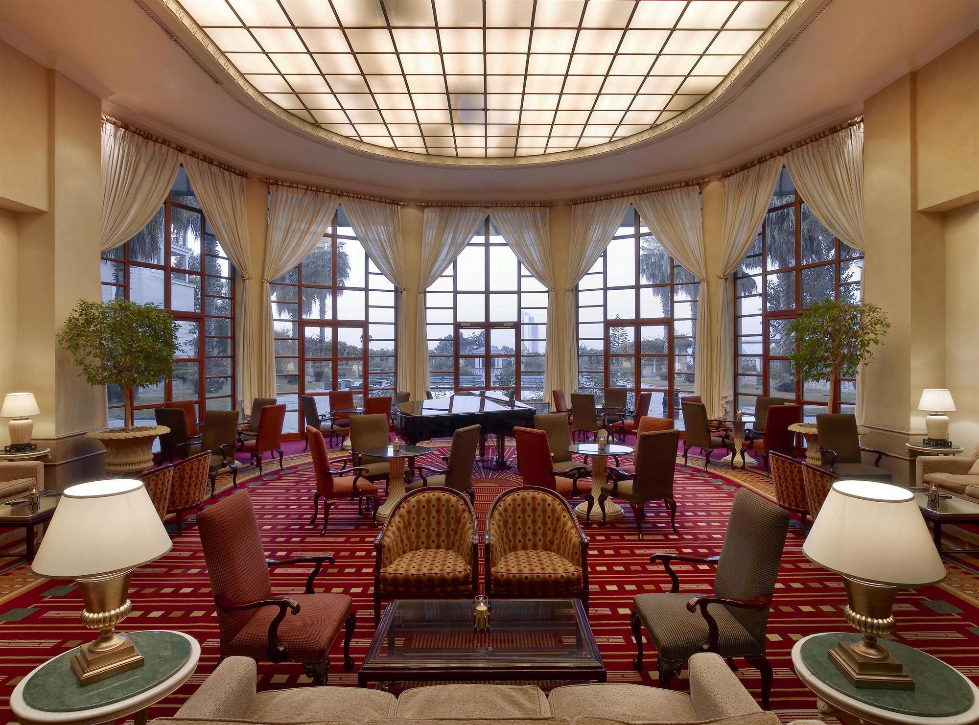 Sheraton Addis, A Luxury Collection Hotel, Аддис-Абеба Экстерьер фото
